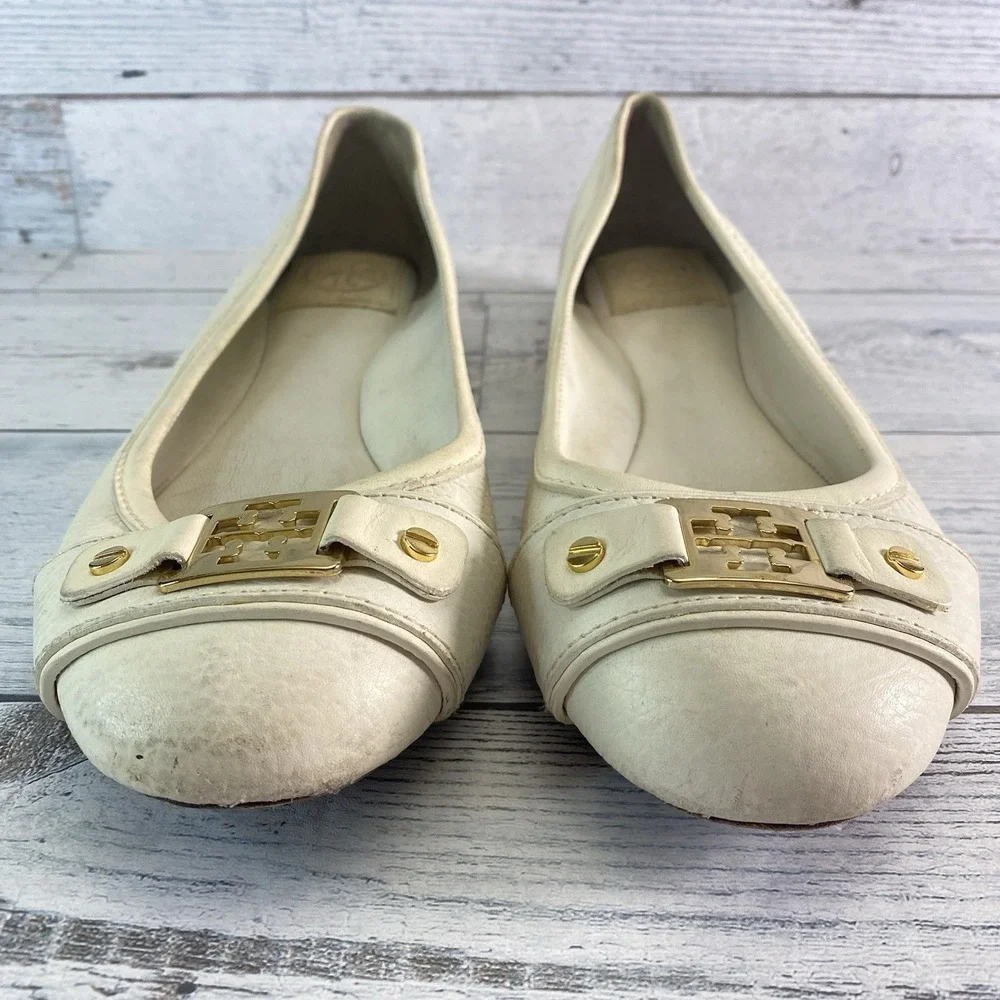 Tory Burch Flats Womens 8.5 Cream Gold Emblem Ballet Driving Shoe Patent Leather